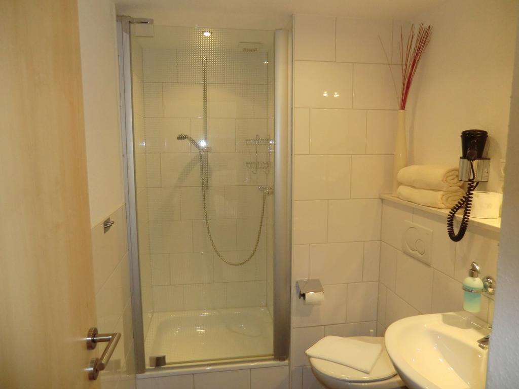 Hotel Garni Julia Linnich Стая снимка