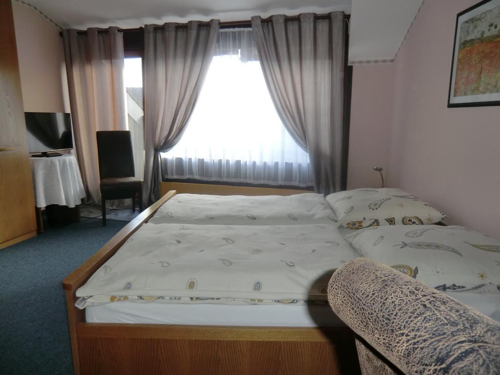 Hotel Garni Julia Linnich Стая снимка