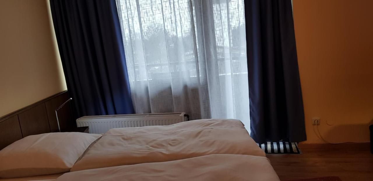 Hotel Garni Julia Linnich Екстериор снимка