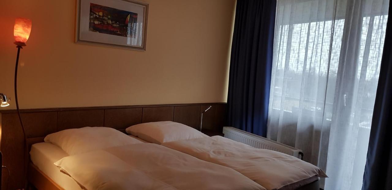 Hotel Garni Julia Linnich Екстериор снимка